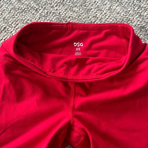 XS RED DSG Women's Momentum 5" Shorts with back pockets - Picture 4 of 5